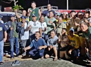 mobil retro klasik Bantaeng di Pantai Marina