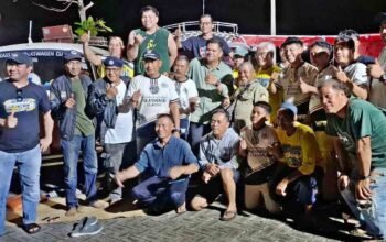 mobil retro klasik Bantaeng di Pantai Marina