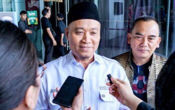 Wakil Wali Kota Pekanbaru memberi keterangan terkait pembenahan layanan farmasi dan pengelolaan obat kedaluwarsa.
