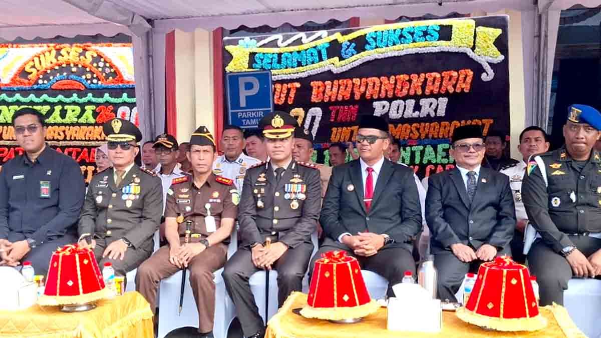 Bupati Bantaeng menghadiri Upacara Hari Bhayangkara ke-80 di Polres Bantaeng