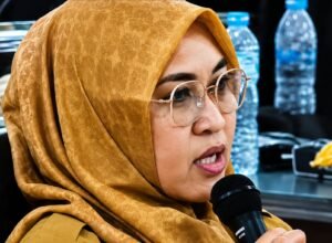 Bupati Gowa Sitti Husniah Talenrang saat mengikuti Sidang Pansus DPRD Gowa.