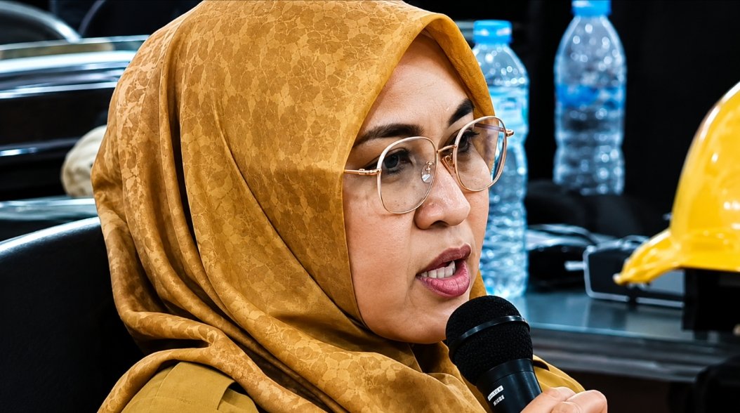 Bupati Gowa Sitti Husniah Talenrang saat mengikuti Sidang Pansus DPRD Gowa.