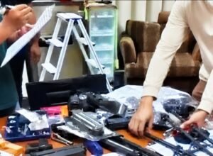 Temuan ratusan senjata di sekolah swasta Jakarta Selatan yang sedang diperiksa