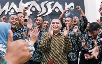 Wali Kota Makassar berbaur dan memberikan apresiasi kepada anggota Paskibraka Kota Makassar 2026.