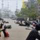 Sepeda motor terendam banjir saat hujan deras melanda Kota Padang, Sumatera Barat
