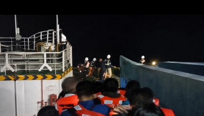 KMP Putri Yasmin Terbakar di Selat Lombok, Manifes Catat 114 Penumpang