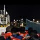 Penumpang memakai pelampung saat dievakuasi dari kapal yang terbakar di Selat Lombok