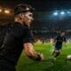 Wasit sepak bola memakai kamera di kepala saat memimpin pertandingan di stadion