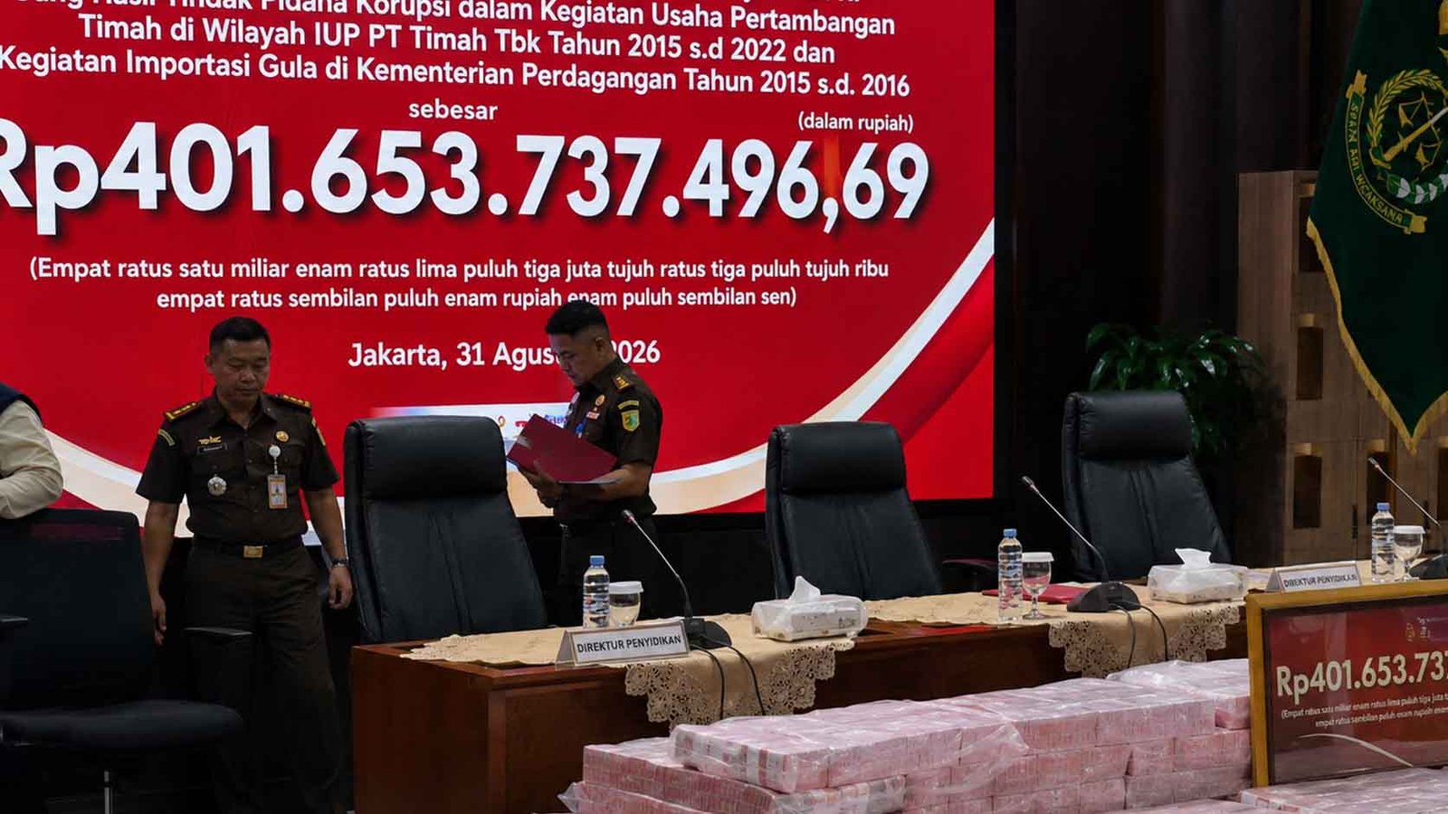 Uang sekitar Rp401,65 miliar dalam dugaan korupsi nikel PT CNI dipamerkan Kejagung