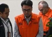 KPK menahan empat tersangka dugaan korupsi iklan Bank BJB