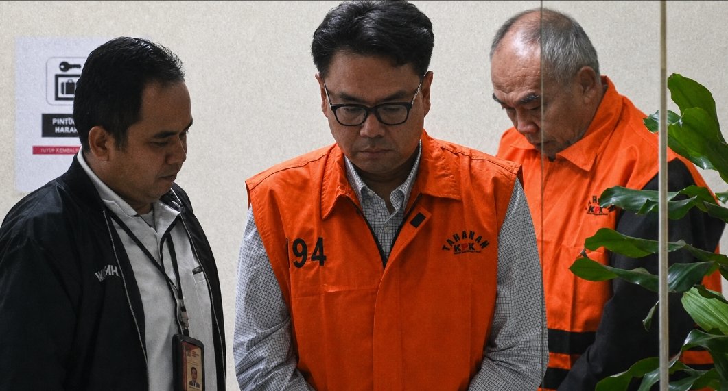 KPK menahan empat tersangka dugaan korupsi iklan Bank BJB