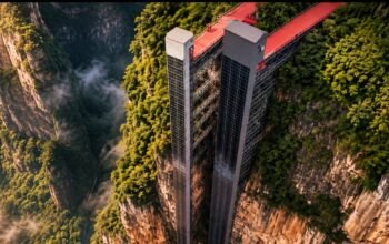 Dua Lift Tebing di Qujing China Pangkas Perjalanan Sekolah Anak dari 3 Jam Jadi 30 Menit