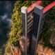 Dua lift tebing di Nizhuhe Grand Canyon, Qujing, China, yang membantu memangkas waktu perjalanan anak sekolah.