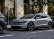 Mobil Listrik Tidak Boleh Parkir Paralel? Ini Penjelasan dan Risiko bagi Aki 12 Volt