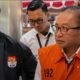 muhammad haniv keluar dari gedung kpk jakarta