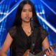 Nene Royal memainkan gitar saat tampil di America’s Got Talent 2026