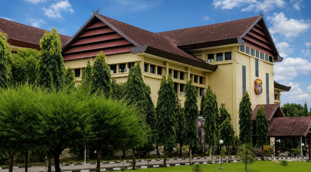 Gedung Polda Sulsel tempat Ombas diperiksa terkait kasus seragam gratis Gowa