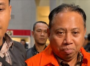 Rektor Unsoed Prof. Dr. Akhmad Sodiq dalam penanganan kasus dugaan pemerasan penerimaan mahasiswa baru oleh KPK