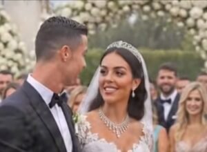 Cristiano Ronaldo Resmi Menikah dengan Georgina Rodríguez, Akhiri Penantian Hampir Satu Dekade Cristiano Ronaldo menikah dengan Georgina Rodríguez
