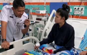 Siswa menjalani perawatan di rumah sakit setelah terdampak dugaan keracunan MBG di Kabupaten Karo.