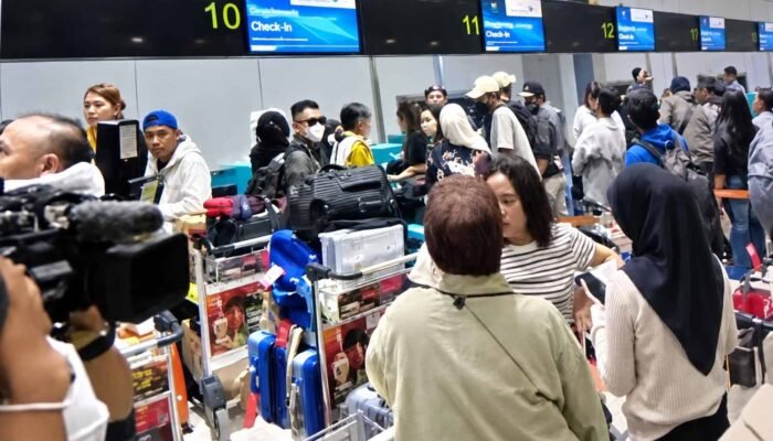 Abu Anak Krakatau Ganggu Penerbangan, Enam Bandara Hentikan Operasi dan 301 Penerbangan Soetta Terdampak