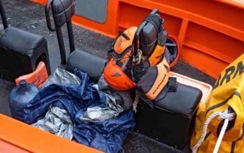 Beberapa barang temuan dalam pencarian lima jurnalis dan Arupadhatu 1 di Selat Sunda