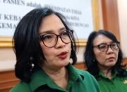 Direktur Utama RSUD Dr. Soetomo Cita Rosita Sigit Prakoeswa menjelaskan dugaan keracunan 172 PPDS Unair