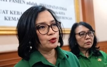 Direktur Utama RSUD Dr. Soetomo Cita Rosita Sigit Prakoeswa menjelaskan dugaan keracunan 172 PPDS Unair