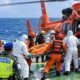 Evakuasi korban KM Virgo Transport 8 oleh tim Basarnas di Laut Jawa