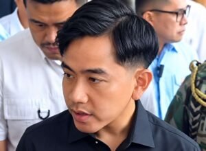 Gibran Jamin Biaya Pengobatan Siswa Diduga Keracunan MBG di Karo, Dokter Pribadi Disiagakan Gibran tinjau korban dugaan keracunan MBG di Karo