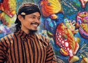 Mpu Agung Suhartanto dengan karya batik tutup celup berdimensi
