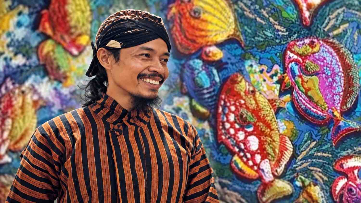 Mpu Agung Suhartanto dengan karya batik tutup celup berdimensi