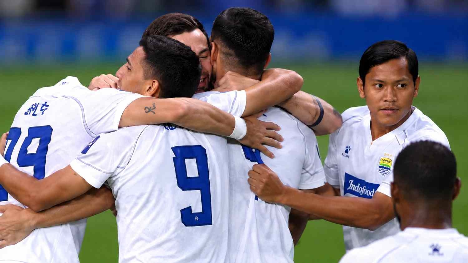 Pemain Persib Bandung merayakan gol kemenangan atas FC Seoul