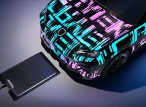 Porsche Cayenne Electric isi daya tanpa kabel melalui wireless charging