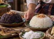 Songkolo ketan hitam dan ketan putih dengan lauk tradisional khas Sulawesi Selatan