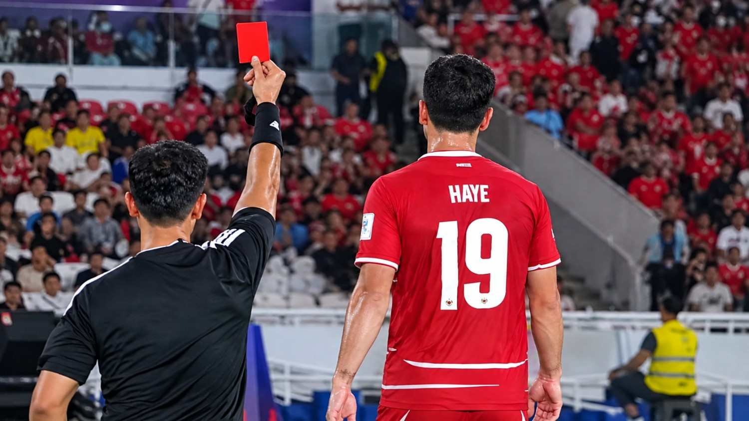 Thom Haye mendapat kartu merah saat Indonesia vs Malaysia di FIFA ASEAN Cup 2026