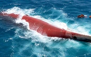 Virgo Transport 8 terbalik di Laut Jawa saat operasi pencarian korban