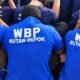 Petugas pemasyarakatan mengawal pemindahan warga binaan menuju Nusakambangan pada Oktober 2026.