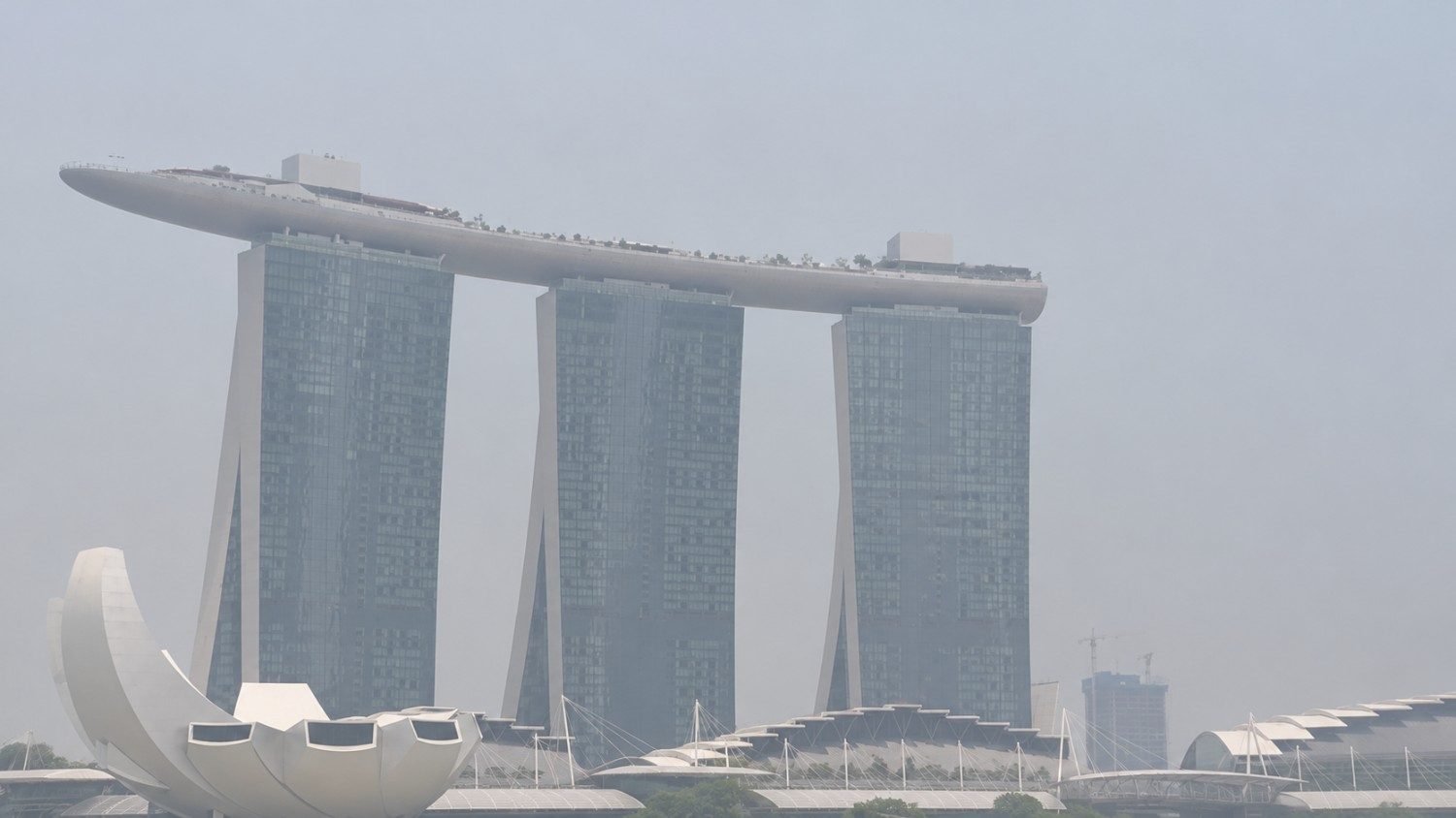Kabut asap di Singapura akibat kebakaran hutan dan lahan di Indonesia