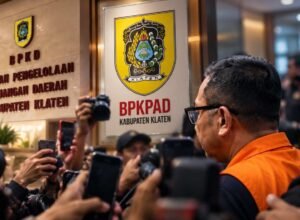 Ilustrasi suasana pemeriksaan dan sorotan media terkait kasus dugaan suap audit keuangan Kabupaten Klaten.