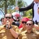 Andi Idil Hafid, Sekwan DPRD Gowa, menyampaikan orasi di depan Kantor Bupati Gowa.