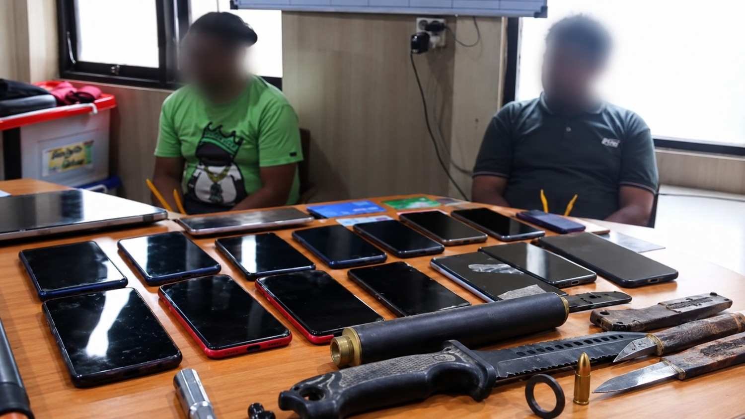 Satgas Damai Cartenz mengungkap jaringan amunisi KKB Jayapura dan menangkap dua orang di Waena