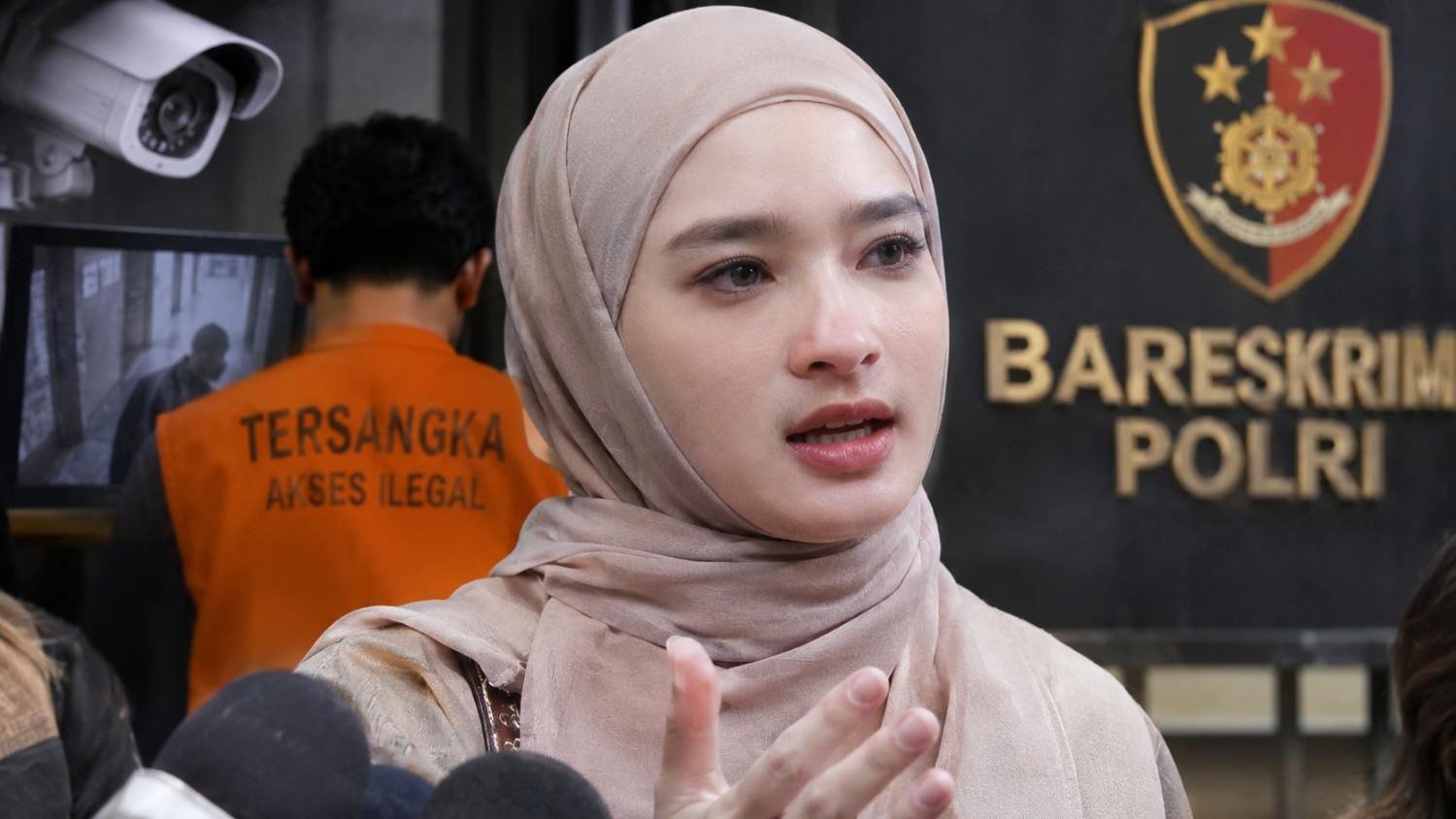 Inara Rusli dalam pemberitaan kasus CCTV yang menyeret mantan sopirnya sebagai tersangka dugaan akses ilegal.