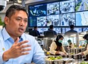 Kepala BGN Sudaryono dengan ilustrasi pusat pemantauan CCTV dan aktivitas dapur Makan Bergizi Gratis.