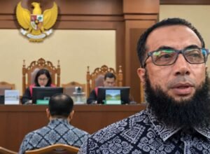 Khalid Basalamah Kembalikan Uang Rp9 Miliar ke KPK, Jaksa Ungkap Rinciannya Khalid Basalamah menjadi saksi dalam sidang dugaan korupsi kuota haji di Pengadilan Tipikor Jakarta, 20 Oktober 2026
