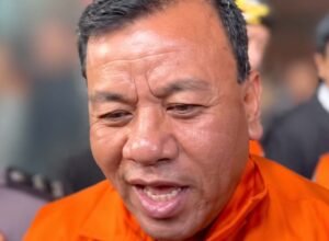 Bupati Kuansing nonaktif Suhardiman Amby menjalani pemeriksaan KPK dalam penyidikan kasus dugaan suap jabatan.