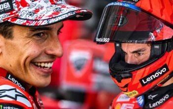 Ilustrasi Marc Marquez mengenakan seragam Ducati dan helm balap setelah gagal meraih podium MotoGP Mandalika 2026.