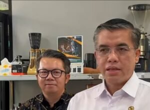 Menteri Ketenagakerjaan Yassierli saat kunjungan ke BPVP Bandung Barat untuk meninjau pelatihan vokasi barista.