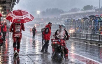 MotoGP Australia 2026 batal akibat cuaca buruk di Phillip Island setelah helikopter medis tidak dapat beroperasi.