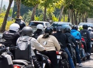 Antrean kendaraan di SPBU Bali akibat keterlambatan distribusi Pertalite dan Pertamax pada Oktober 2026